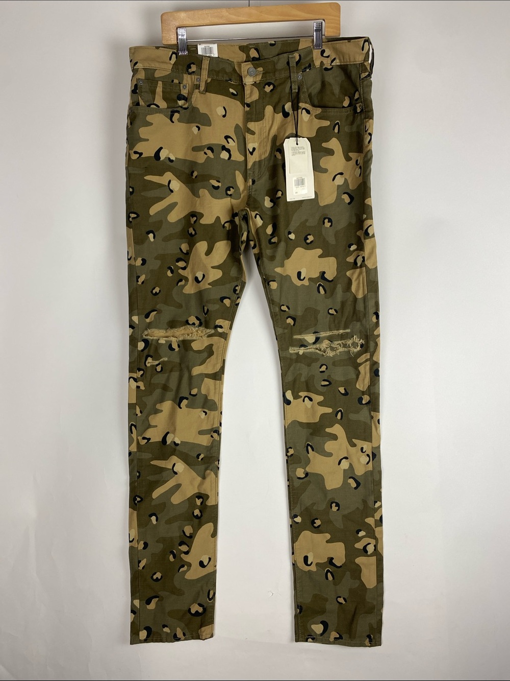 Levi's Premium Slim Lo-Ball Stack Big E Camo Ripped Jeans Men Size 38